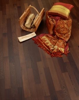 deski podlogowe Podłoga o wytwornej barwie gorzkiej czekolady – deski podłogowe